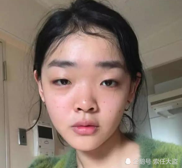 这个00后小女孩,一张"丑"脸,却成了dior的新宠,是偶然