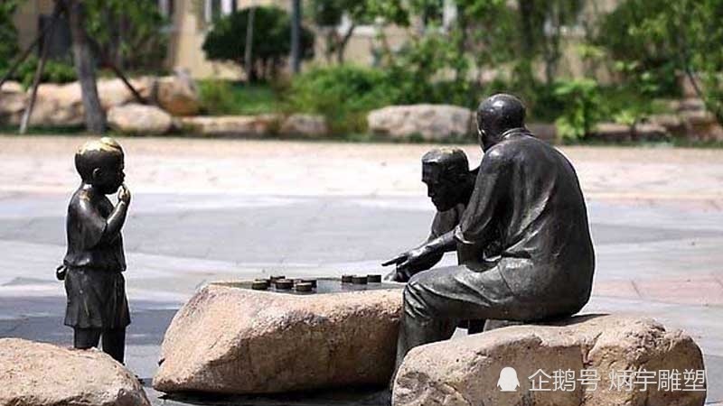 思考人生感悟如棋——下棋人物雕塑