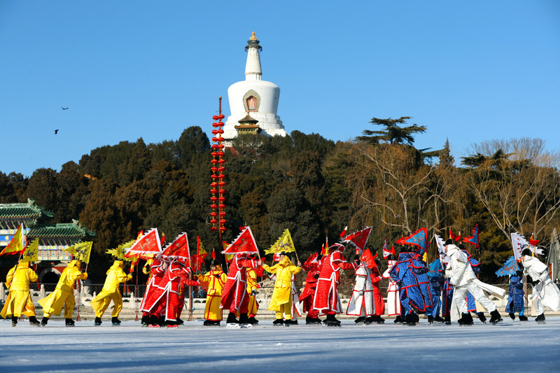 北京北海公园上演清代皇家冰嬉