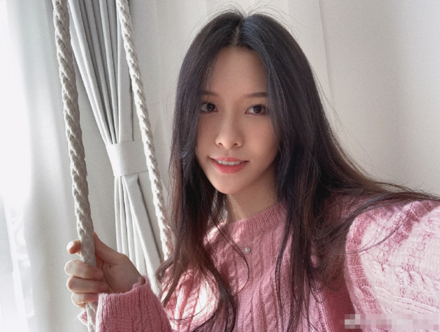 有种保守叫阿冷拍《男人装》,穿毛衣全程遮住,"蜂蜜腿
