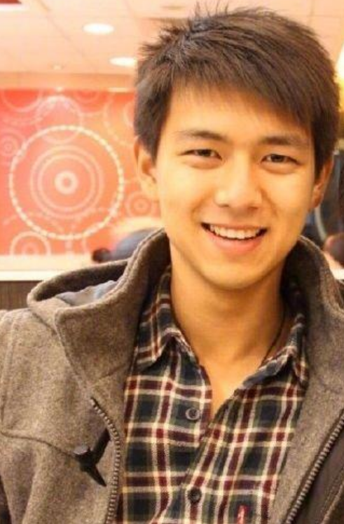 李现前后如两人旧照公开很质朴穿上衬衫算不算男神