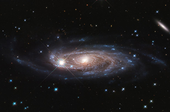 哈勃望远镜成功锁定"巨无霸"星系,几乎能吞噬所有星系