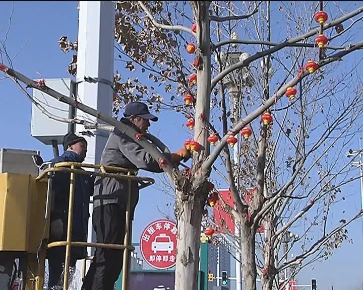 彩灯,小红灯笼,在文明街,繁荣路的路灯杆上悬