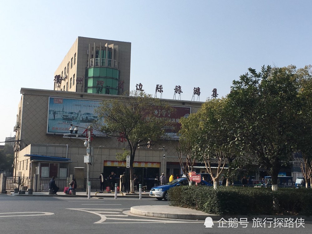 浙江衢州火车站附近小旅馆密集,小巷子餐饮营业到凌晨