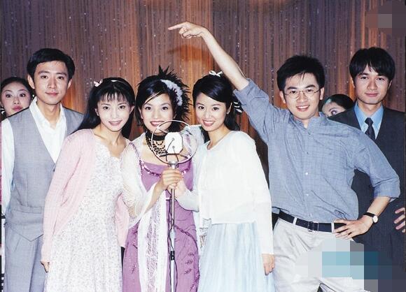 情深深雨濛濛》剧组合体！赵薇林心如苏有朋古巨基20年首同框