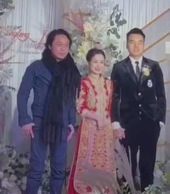 马景涛农村婚礼现场献唱被指落魄,有网友反驳唱一首三
