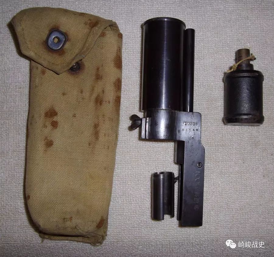 一〇〇式掷弹器,携行袋和九九式手榴弹.