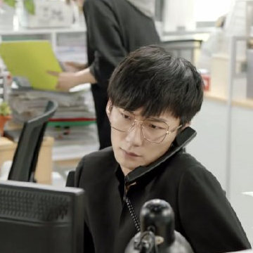 赵海棠自称上学时是校草,本以为是在吹牛,看到毕业照后我信了