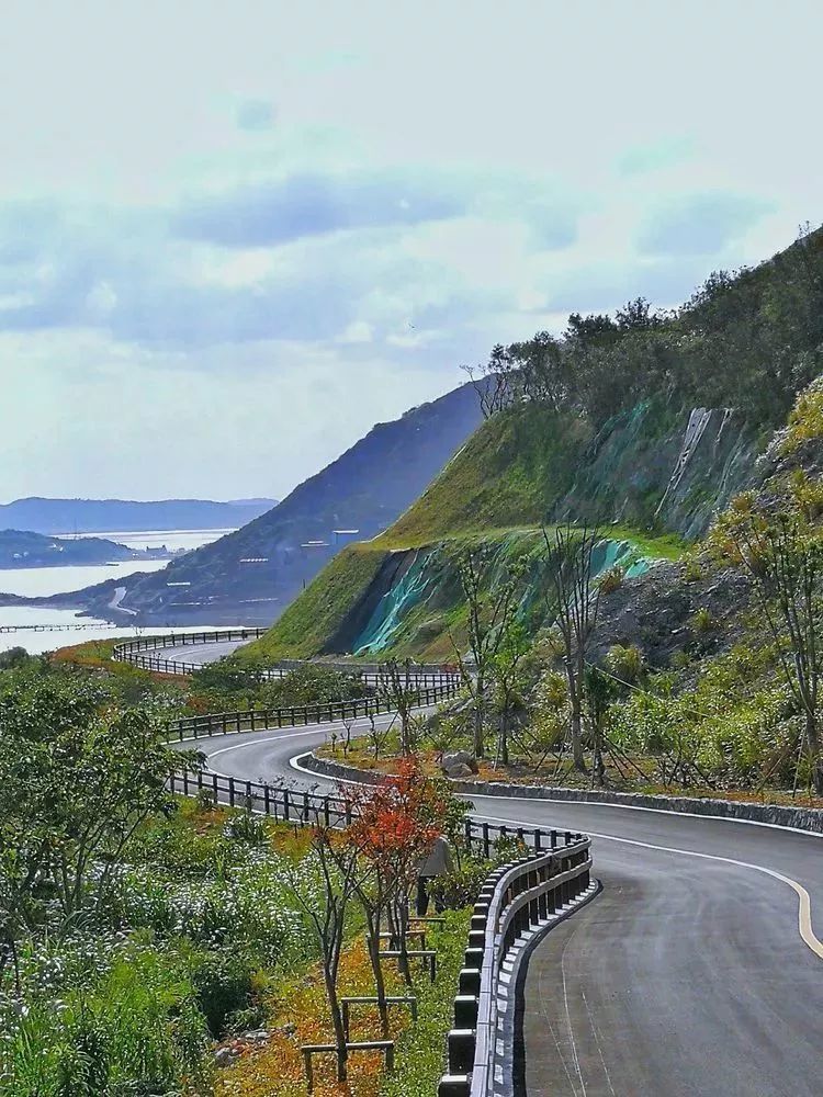 在本岛最美沿海公路上,这片坡地住宅可能会吸引改善型的眼光