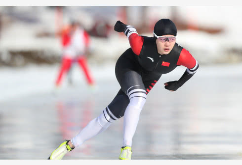 首金来了!杨滨瑜获冬青奥会速度滑冰女子集体出发冠军