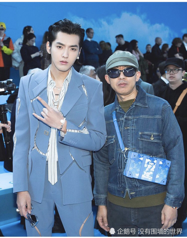 吴亦凡出席lv秋冬男装秀场,跟他合影的大佬都是谁?