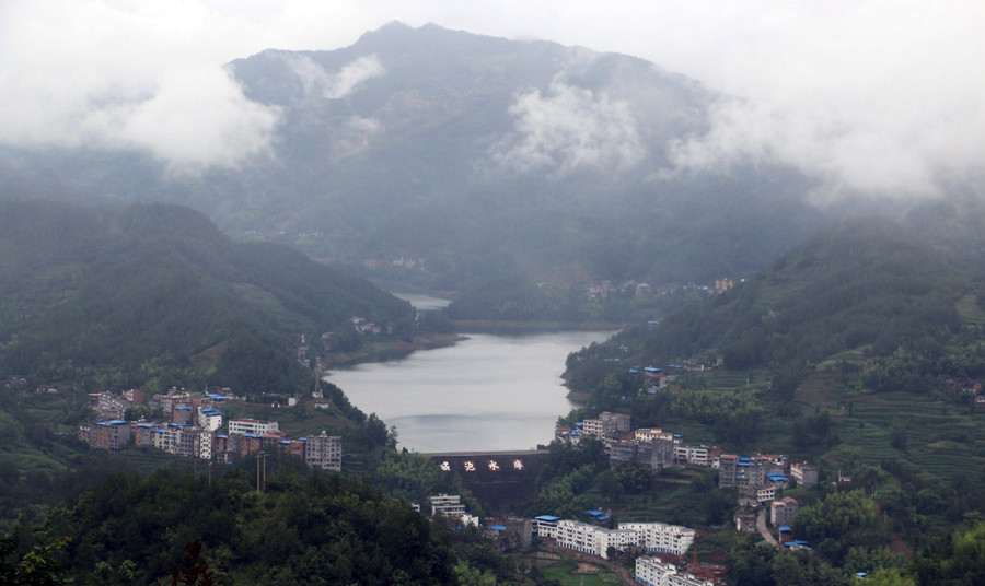 重庆云阳县东北部一个镇,场镇地形较为平坦,因马桑而得名