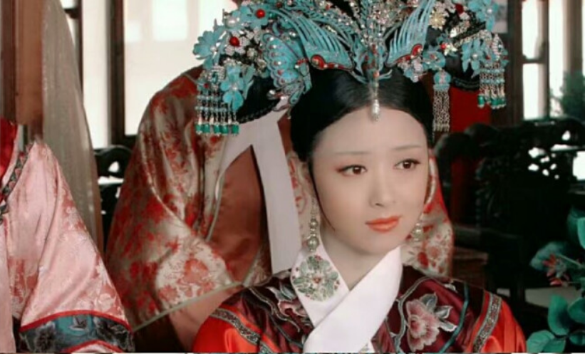 《甄嬛传》中的华妃剧照在清史中,真正拥有"华妃"称号的是另一位女子