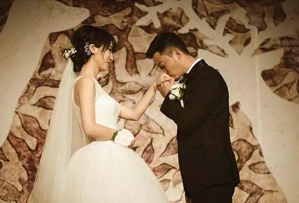 吴京婚纱_吴京婚纱照片大全