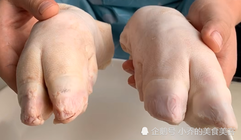 买猪蹄时,要学会区分前脚和后脚,两种猪蹄,口感上的差别很大!