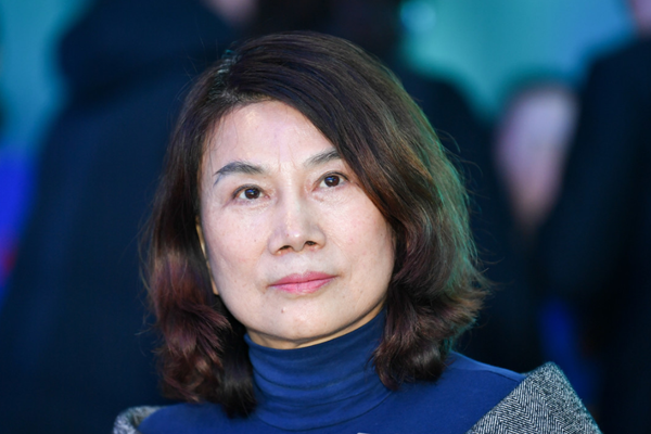 北大硕士毕业卖米粉,遭董明珠当面怒斥,如今3年过去现状如何