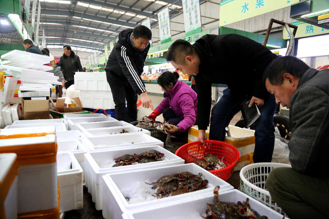 江苏连云港:海鲜年货市场