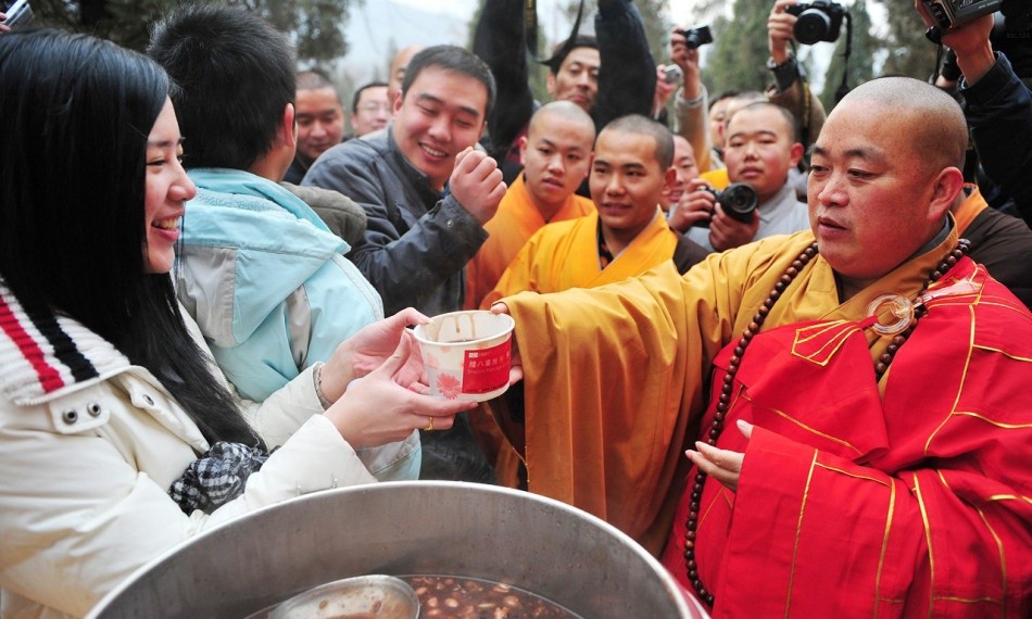 很多年后,释行正接过德宝禅师的衣钵,成为中岳嵩山少林寺永化堂上传
