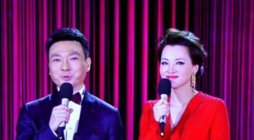 董卿曾多次登上春晚舞台，如今却再一次缺席2020央视春晚，知情人士曝出背后真相！（组图） - 5