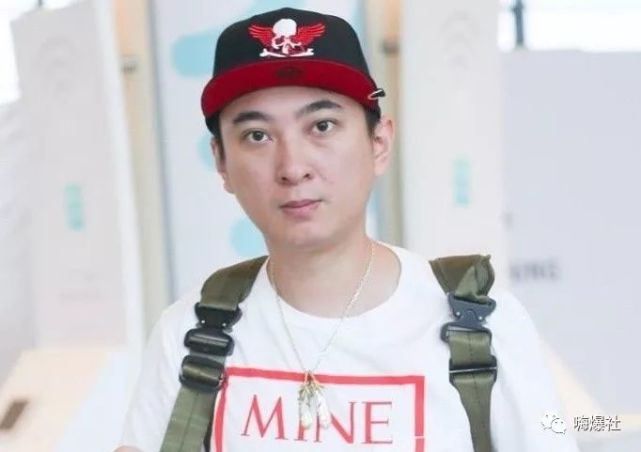 被王思聪撩了一年的网友，大量私照被曝光，造型清凉身材火辣（组图） - 1