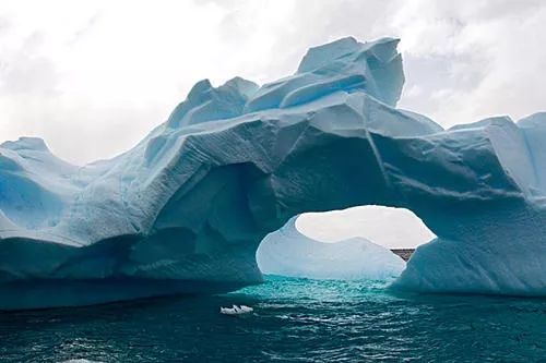 南极五年1.5亿吨冰川融化