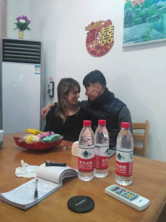 小伙在国外教杂技 娶了个意大利媳妇儿回家过年 - 海阔山遥 - . 小伙在国外教杂技 娶了个意大利媳妇儿回家过年 - 海阔山遥 - .