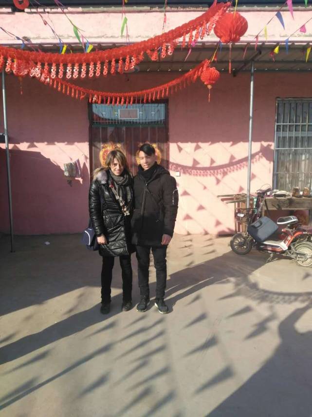 小伙在国外教杂技 娶了个意大利媳妇儿回家过年 - 海阔山遥 - . 小伙在国外教杂技 娶了个意大利媳妇儿回家过年 - 海阔山遥 - .