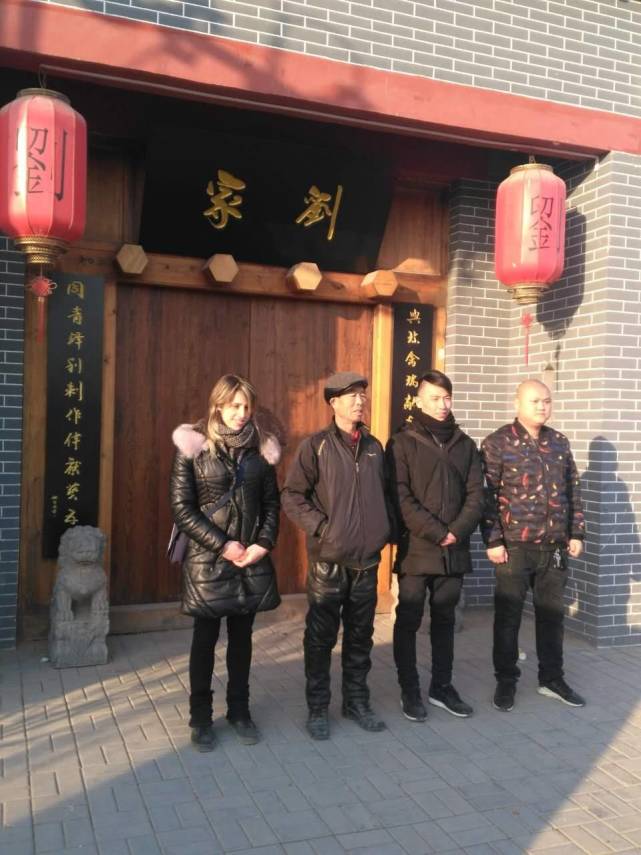 小伙在国外教杂技 娶了个意大利媳妇儿回家过年 - 海阔山遥 - . 小伙在国外教杂技 娶了个意大利媳妇儿回家过年 - 海阔山遥 - .