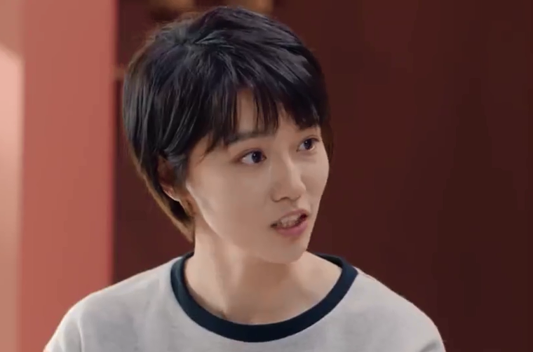 《爱情公寓5》诸葛大力跳加油舞给张伟助力!子乔却看呆眼,这妞真辣