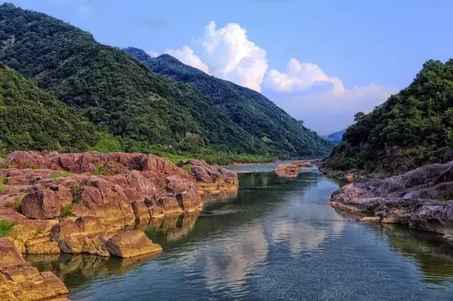 永泰的山山水水太多,总是让人沉迷其间,其中,永泰有个4a级景区,她叫