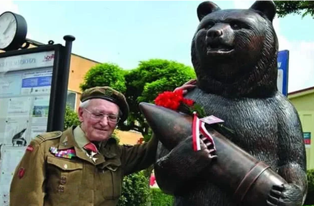 全球唯一拥有军衔的熊二战时期充当后勤兵能扛炮弹还能杀敌