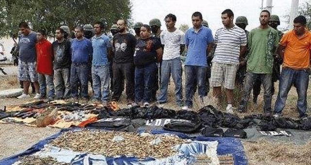 墨西哥毒枭复仇,11名手下被重型火炮干掉,军队出狠手就是不一样