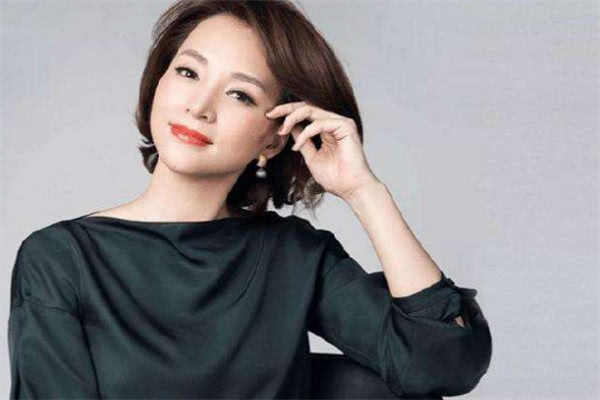 董卿曾多次登上春晚舞台，如今却再一次缺席2020央视春晚，知情人士曝出背后真相！（组图） - 4