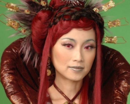 还记得搜神传的无极天尊吗如今卸妆后穿吊带性感撩人