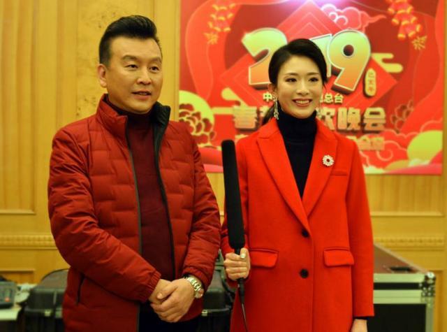 河南卫视一姐庞晓戈搭档央视准一哥张泽群,还有米娜,马跃两位主持人