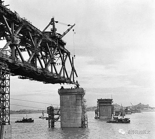 老照片 1957年武汉 建设中的武汉长江大桥