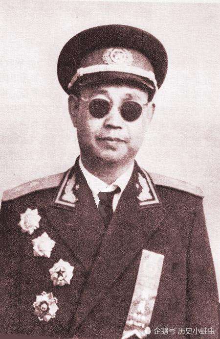 第39军军长(代)张竭诚:1917年出生于湖北省黄安县(今红安)七里坪镇张