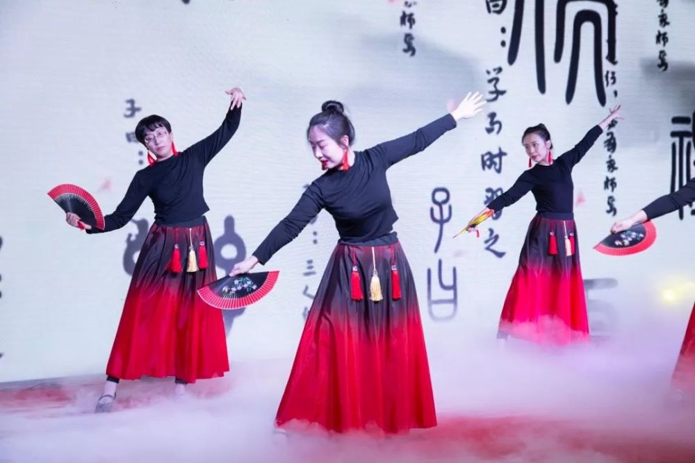 表演者:李雪梅,张文杰,吕晓慧,刘志宏 舞蹈《书简舞》