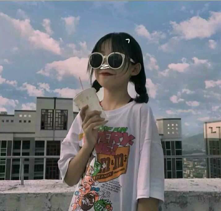 少女心爆棚的头像:今天你那里吹风了吗?风有告诉你我喜欢你吗?