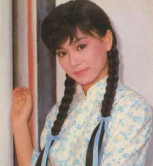 年轻时的刘雪华有多美?当看到她20岁照片时,网友们彻底认输了