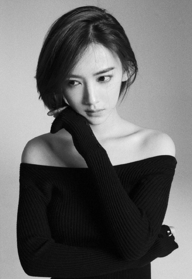 李沐宸黑白写真,高贵优雅