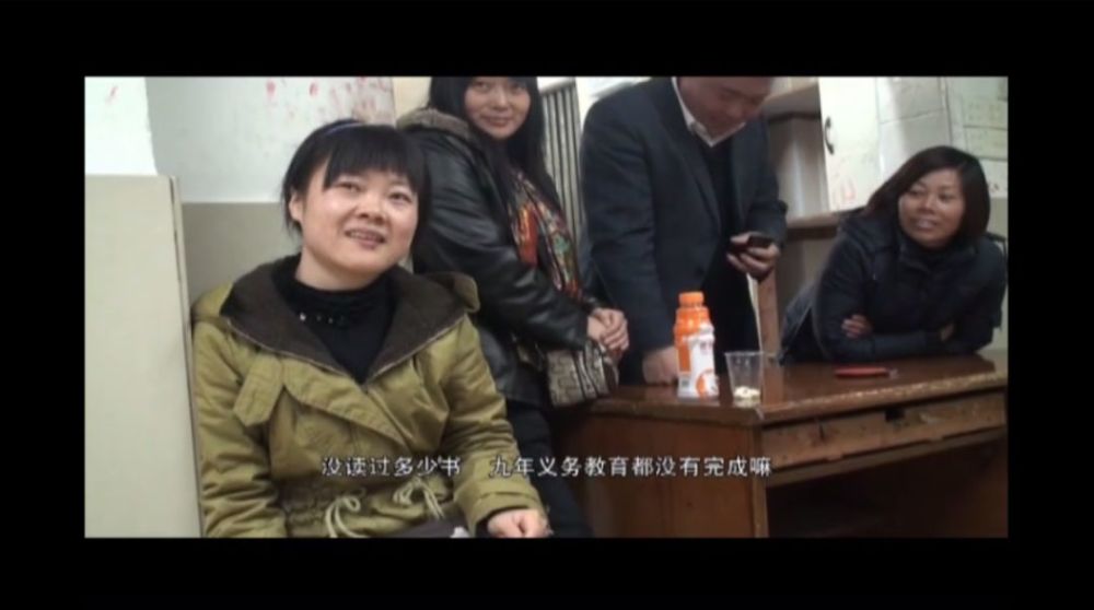 《差馆》系列是内地知名纪录片导演周浩的作品.