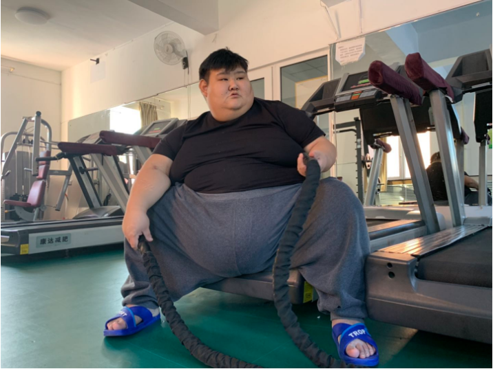 430斤彭佳因肥胖导致生活障碍被长春康达医院及时救助