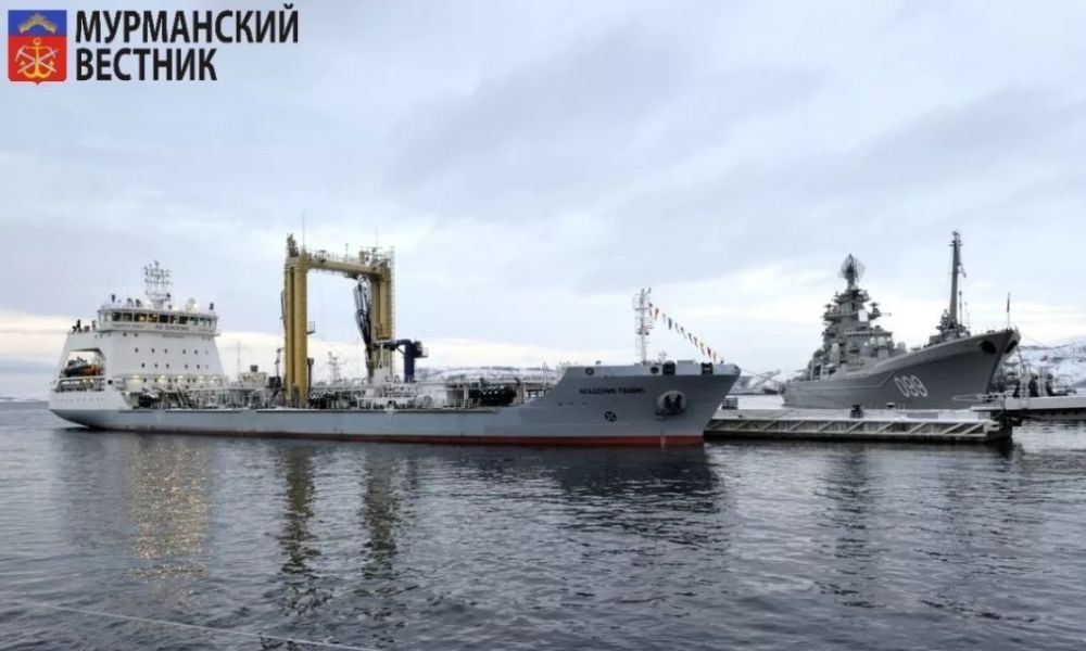 俄罗斯海军苦等几十年,喜提万吨补给舰!