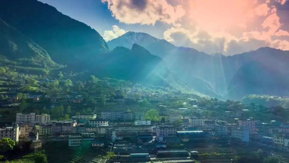 贡山独龙族怒族自治县的前身叫做"菖蒲桶",即现在的丙中洛.