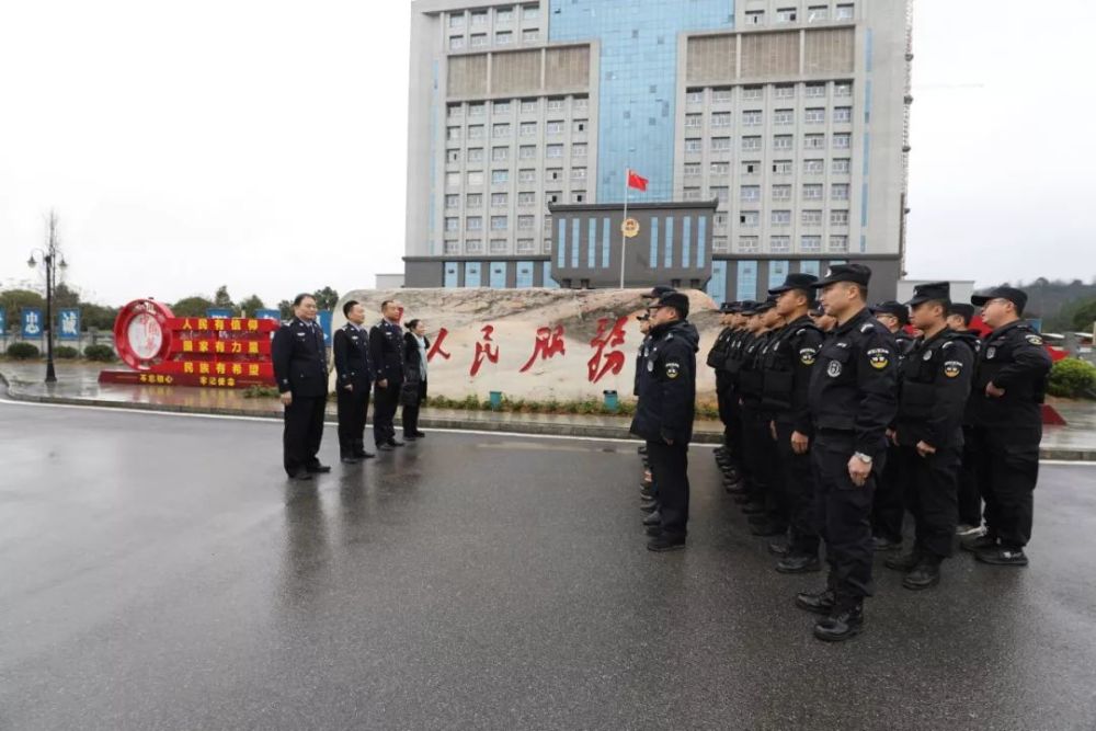 蒋璞同志深入一线看望慰问春节值班民警辅警