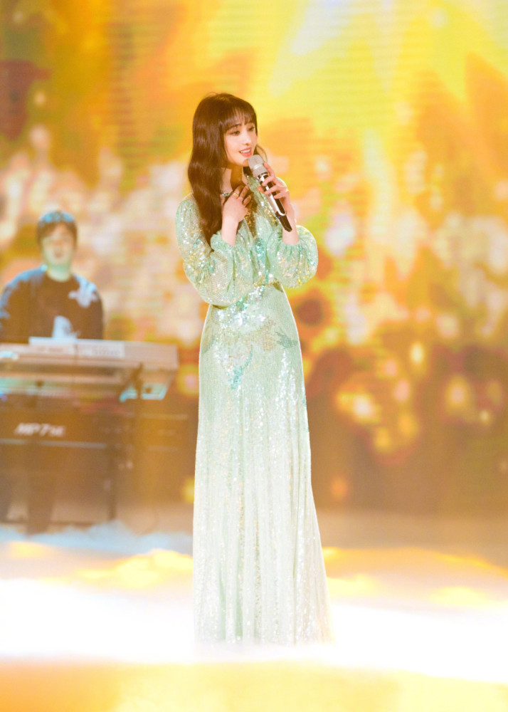 一个人穿绿色衣服官帽水壶疯狂猜成语(3)