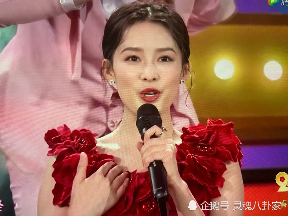 李沁春晚太惊艳!唇红齿白献唱2020,温柔优雅令人心动!