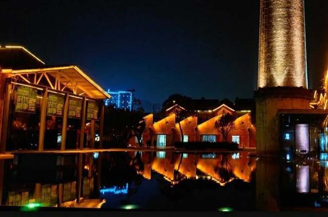 景德镇陶溪川,夜幕下的"china坊",有那么一个瞬间你会