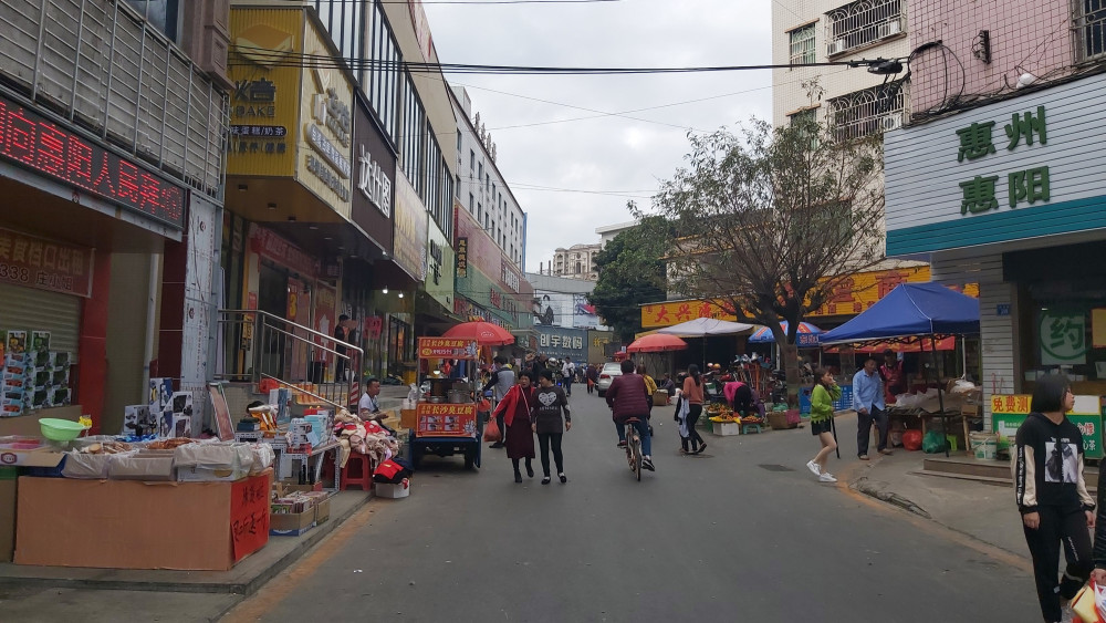 惠州惠阳秋长街道的市场街很热闹的街道逛街非常不错